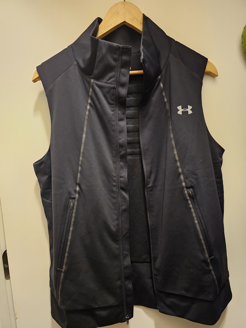 Under Armor Cold Gear Reactor Running Vest Women's Medium Full Zip